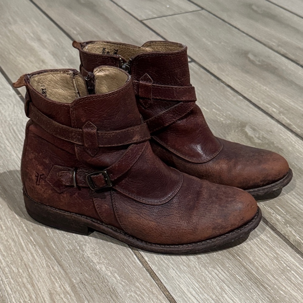 FRYE 76785 Jayden Cross Strap Moto Ankle Boots Antiqued Brown Leather